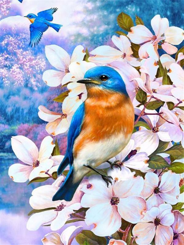 Blaue Vögel und rosa Blumen